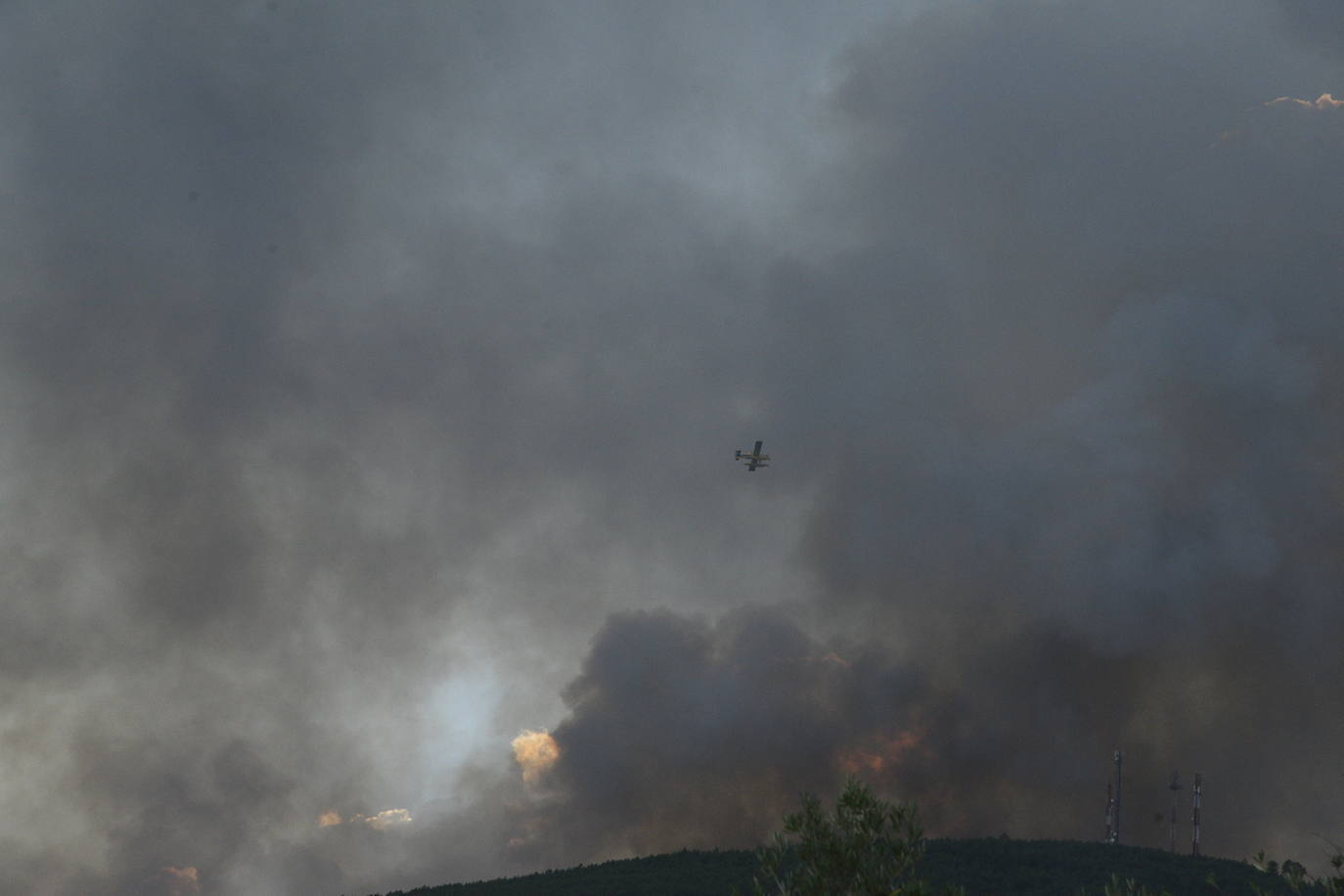 El fuego se ceba con la Sierra de Gata