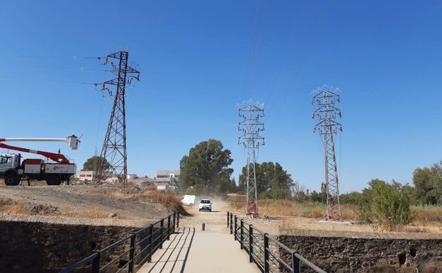 La segunda línea eléctrica a Valdebótoa y Gévora comenzará a funcionar este mes
