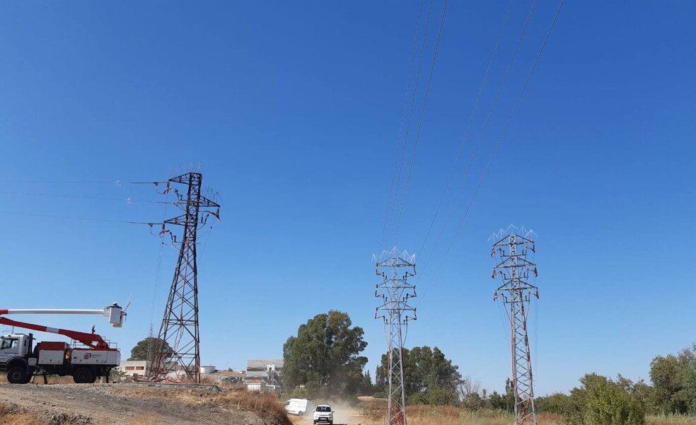 La segunda línea eléctrica a Valdebótoa y Gévora comenzará a funcionar este mes