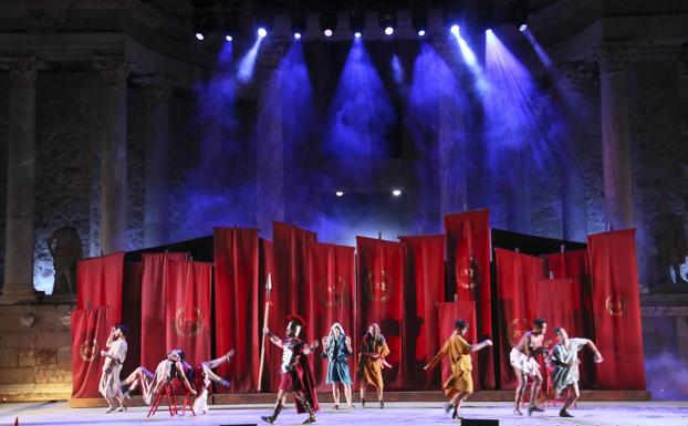 'El aroma de Roma' un imperio de música, baile y carcajadas