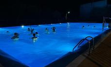 La piscina de Higuera de Albalat estrena horario nocturno