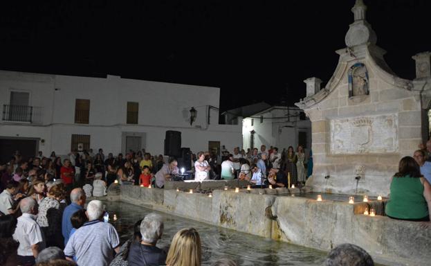 Noche en Blanco abarrotada por las calles y plazas de Fregenal