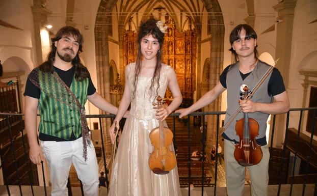 Emsemble Seirensen presentan su repertorio en la iglesia de la Asunción de Segura de León