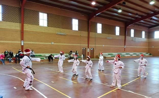 La Concejalía de Deportes presenta el taekwondo como nueva modalidad deportiva