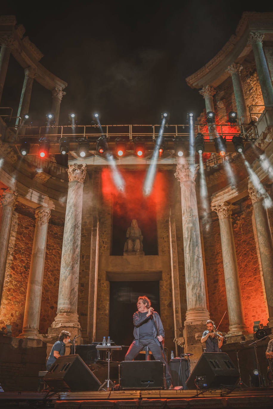 El mítico rockero Miguel Ríos hace vibrar el estreno del Stone & Music