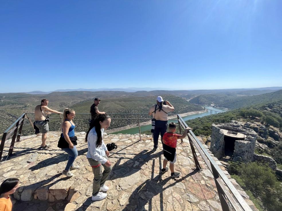 Con los buitres bajo los pies