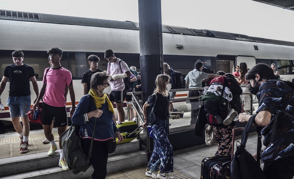 «He cambiado el coche por el tren para ahorrarme 300 euros»