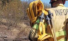 Roban cuatro mangueras a los trabajadores del Infoex cuando sofocaban el incendio de Salvaleón