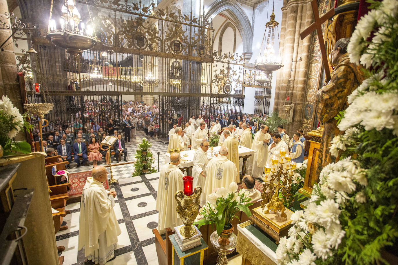 Guadalupe vive su fiesta grande sin restricciones y recupera su procesión por el claustro mudéjar