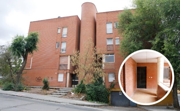 Desalojan la primera de las viviendas municipales ocupadas en Aldea Moret, en Cáceres