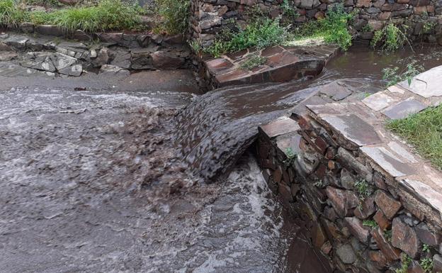 Los dueños de las fincas quemadas en Las Hurdes y Miravete tienen tres meses para sacar la madera