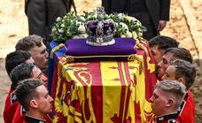 El traslado del féretro de Isabel II a Westminster, en imágenes