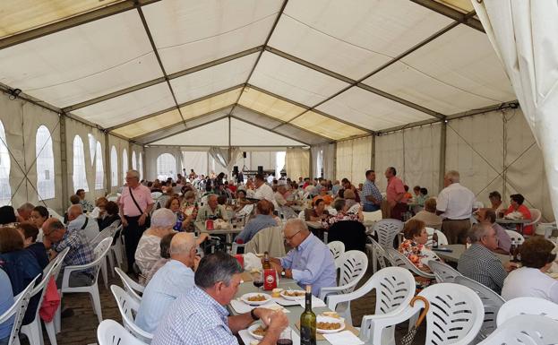 Caldereta multitudinaria en Fuente del Maestre por las Fiestas del Cristo