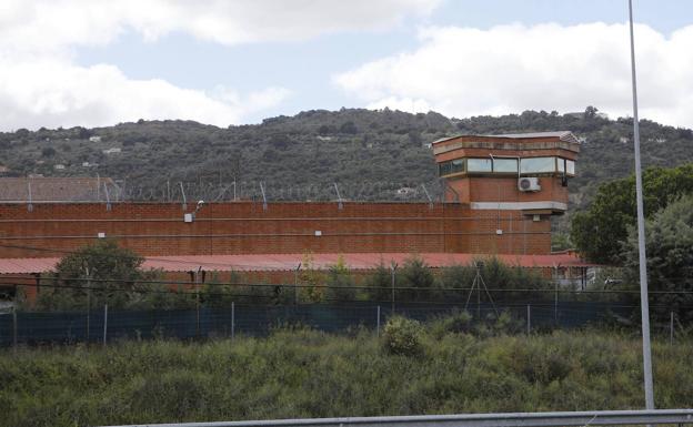 CSIF denuncia la agresión de un interno a cuatro funcionarios en la prisión de Cáceres