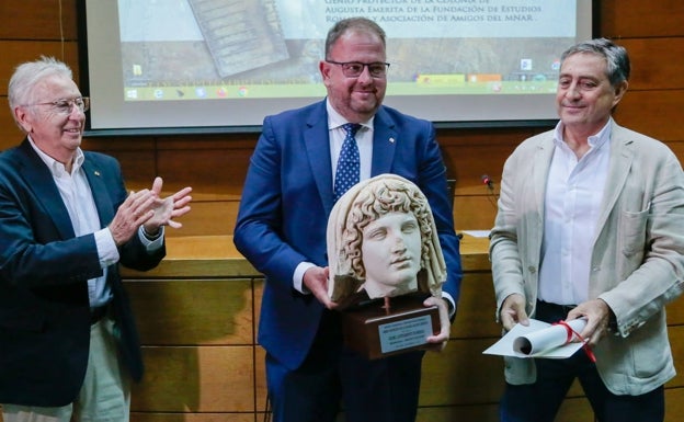 El Museo Romano premia al Ayuntamiento por su compromiso con el patrimonio local