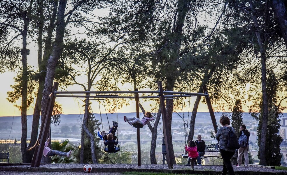 El Ayuntamiento de Badajoz renovará ocho parques infantiles y hará uno nuevo en La Pilara
