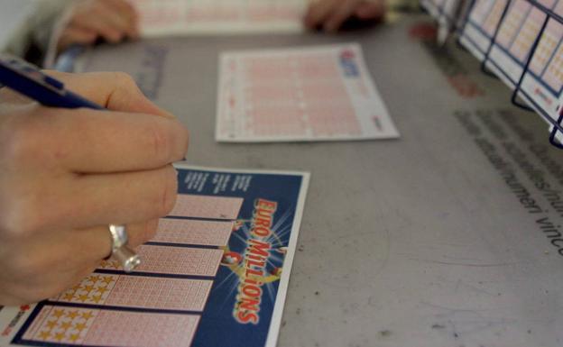 Un acertante se lleva los 194 millones del Euromillones