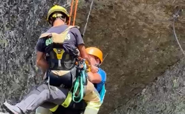 Rescate en la vía ferrata de la Muela