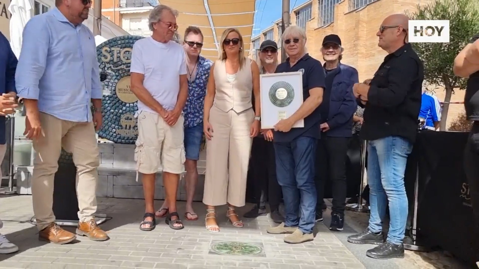 Deep Purple ya tiene su placa de homenaje frente al Museo Romano de Mérida