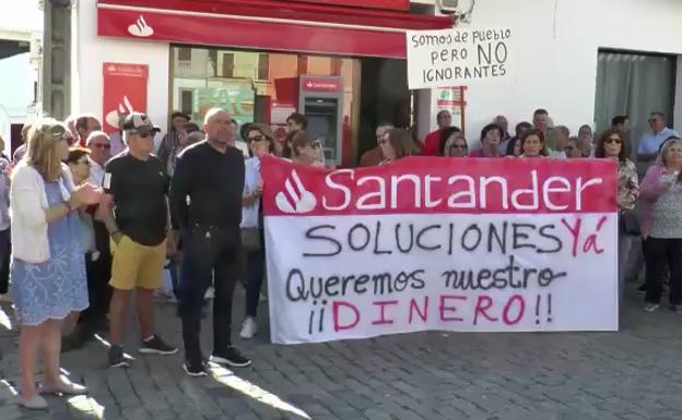 El Santander ya ha devuelto 300.000 euros a los estafados en Valle de la Serena