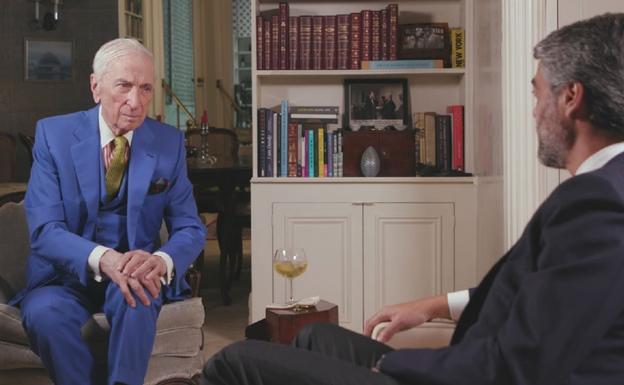 Gay Talese, in a moment of his conversation with Luis Enríquez, CEO of Vocento.