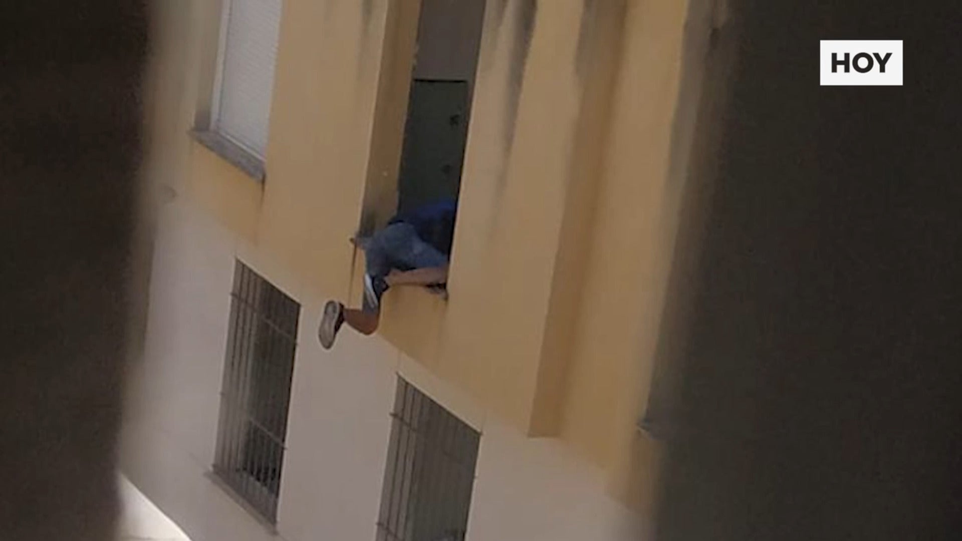 Vecinos de San Roque recogen firmas para desalojar un edificio arrasado