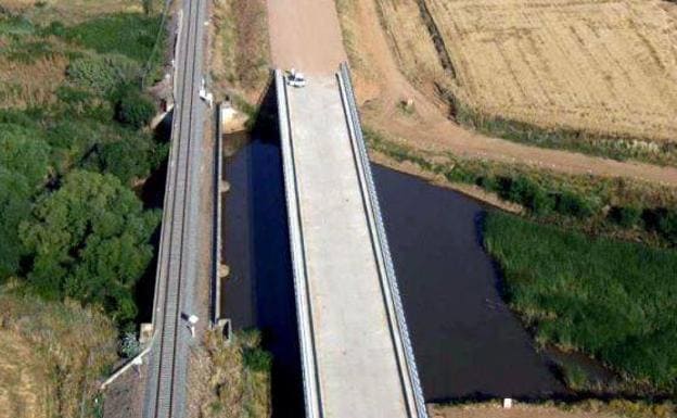 Viajeros de trenes entre Badajoz y Montijo tendrán que hacer desde el lunes un tramo por carretera