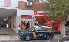 Roban en una tienda de Vodafone y otra de musculación en Cáceres