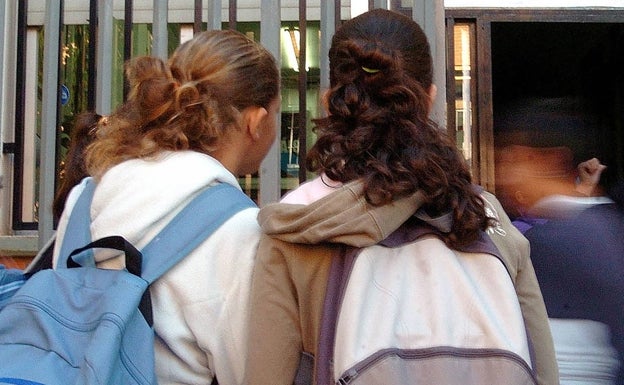 Una menor estará vigilada cinco meses por pegar a una compañera de instituto en Cáceres