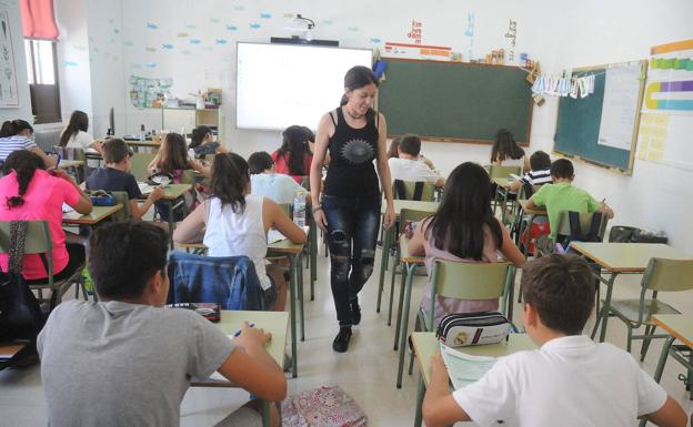 Unos 130 auxiliares de lengua extranjera entran en las aulas extremeñas