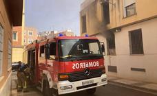 Los bomberos de Badajoz extinguen un tercer incendio en el edificio ocupado de San Roque