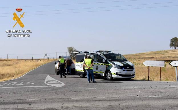 Un conductor positivo en alcohol colisiona contra un autobús escolar en Cáceres