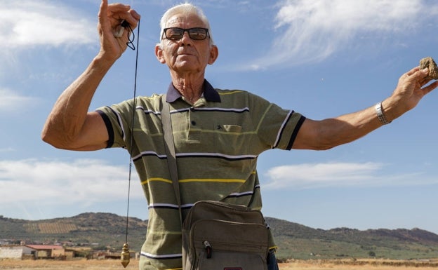 «Detecto el agua con el péndulo a un kilómetro. No falla»