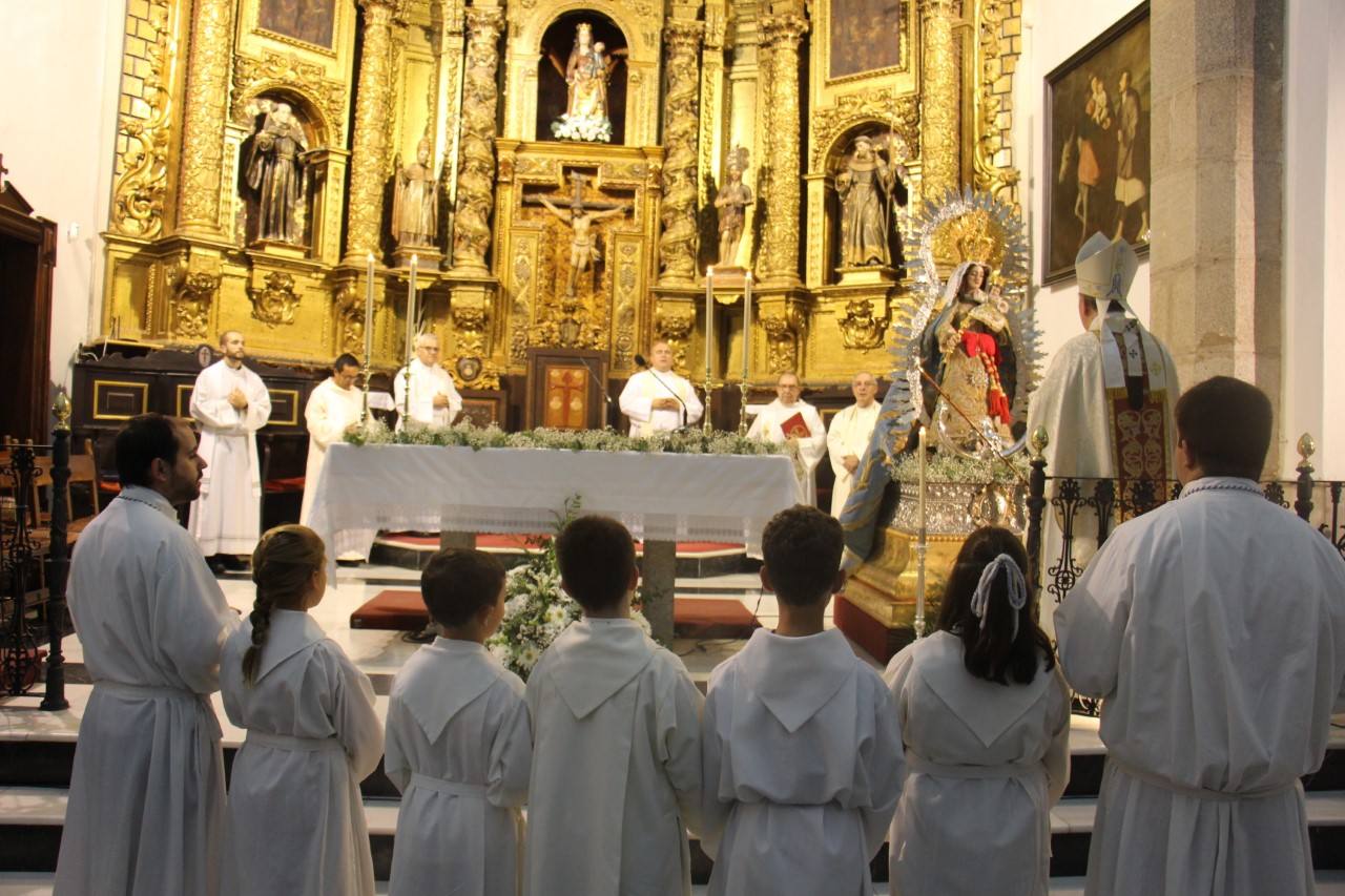 Los santeños reciben con emoción a la Virgen de la Estrella