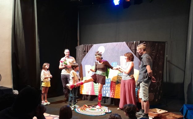 Las payasas de la Raya se juntan para hacer reír en Badajoz