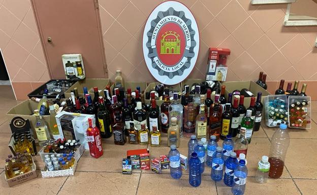 Denuncian al dueño de una tienda en Mérida que vendía alcohol en botellas de agua a menores