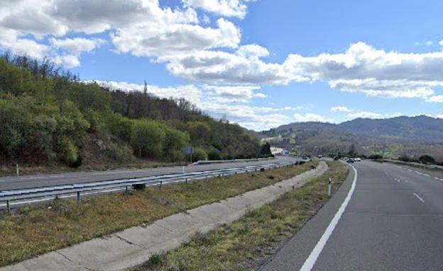 Se busca al conductor de un todoterreno que ha dejado muy grave a un camionero en la A-66