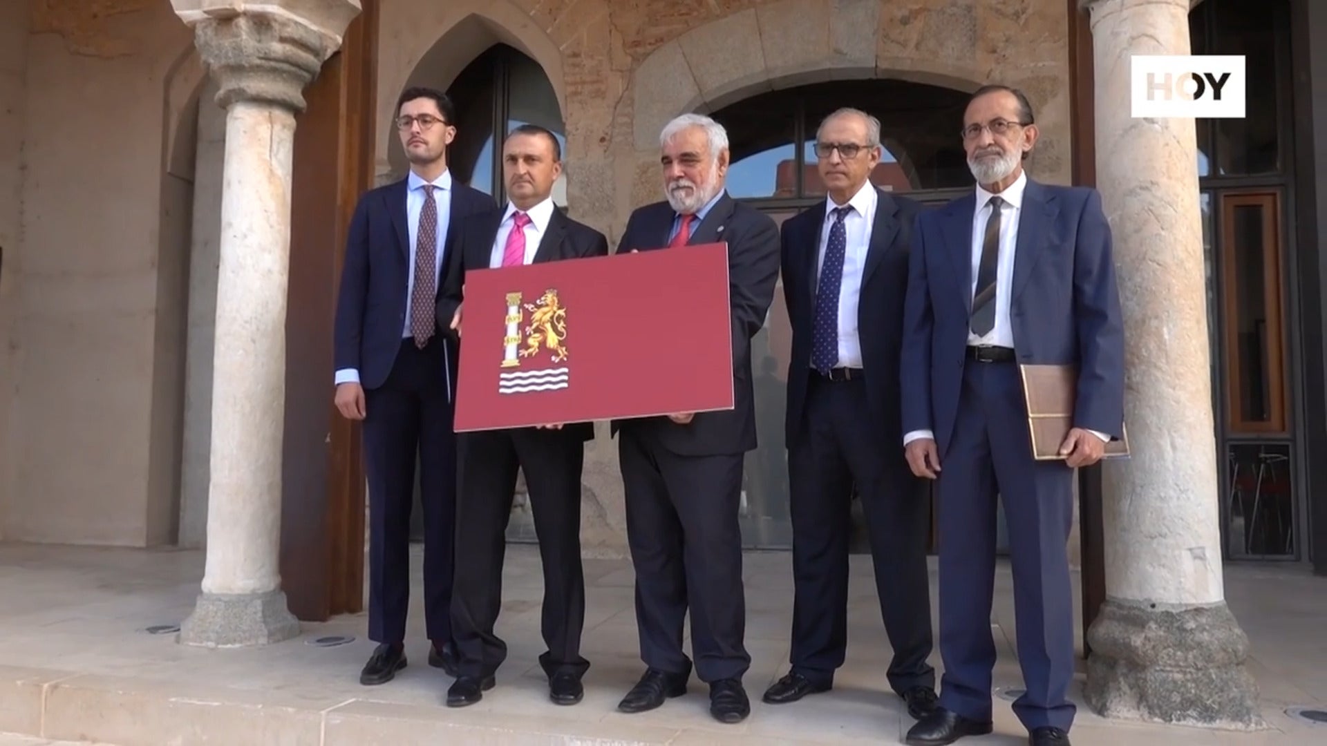 Así es la bandera de Badajoz propuesta por la comisión y este es su significado