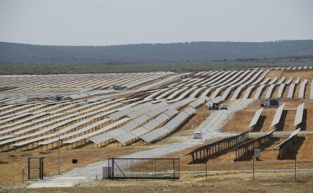 Luz verde a la gran fotovoltaica de Naturgy entre Aldeacentenera y Torrecillas de la Tiesa
