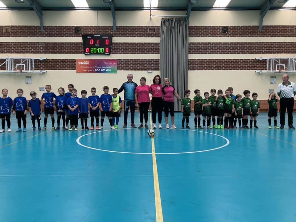 El pabellón polideportivo acoge un acto con motivo del Día Mundial contra el Cáncer de Mama