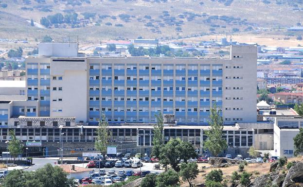 Un trabajador resulta herido grave al caerse de una altura en Malpartida de Plasencia