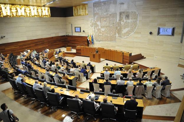 La Asamblea de Extremadura muestra su apoyo a la Montería y la Rehala como BIC