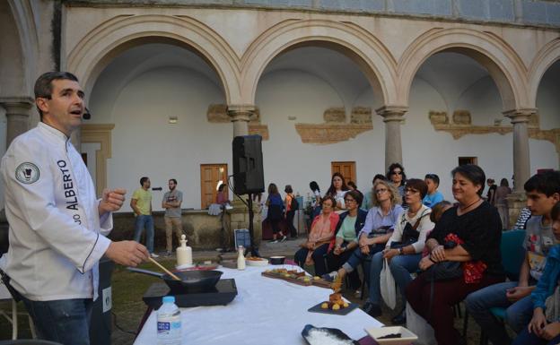 El convento de San Francisco acoge el VII Mercado de Dulces conventuales