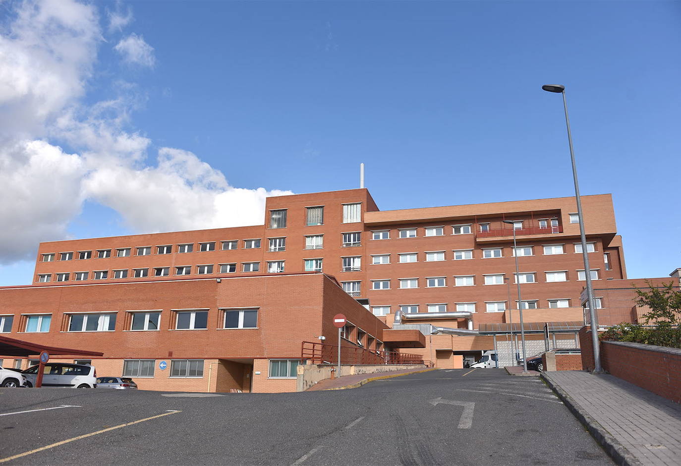 Herido un hombre de 75 años tras volcar su tractor en Torre de Don Miguel