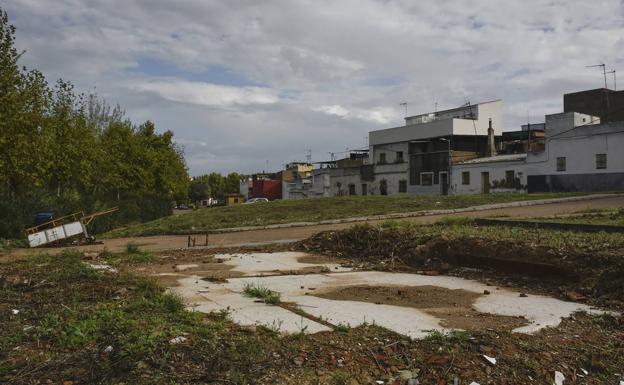Encuentran muerto a un hombre en una plaza de Badajoz