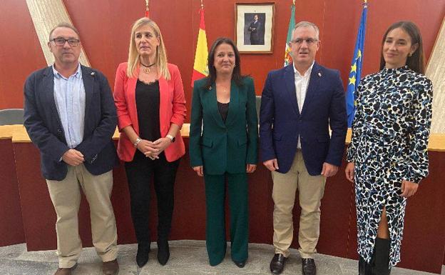 El PSOE abandona el pleno en el que se nombra alcaldesa de Villafranca a Isabel García Ramos