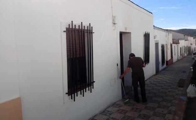 Dos intoxicados en Alconchel al provocarse un incendio en su domicilio por brasero de picón