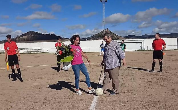 Jornada solidaria que se saldó con una derrota por la mínima del Alconchel frente a La Albuera