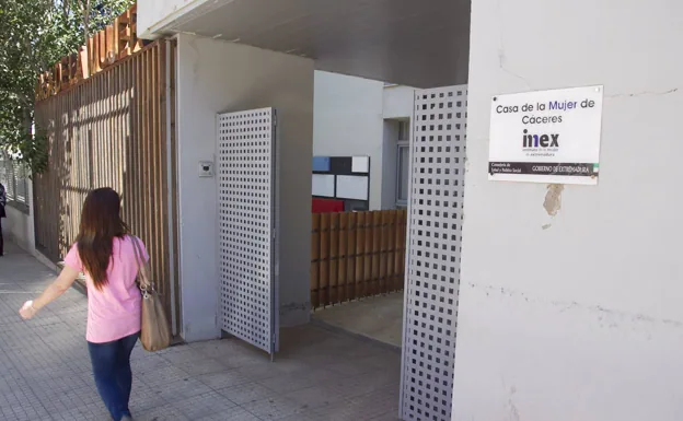 Casa de la Mujer de Cáceres, donde la víctima pasó un mes en el albergue con su hijo. 