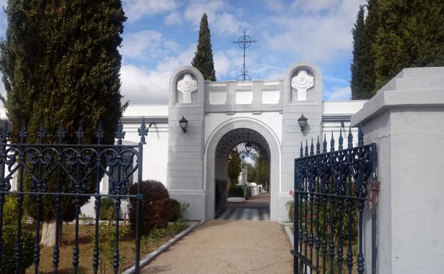 El pueblo de Alconchel honra a sus difuntos este miércoles en el cementerio municipal